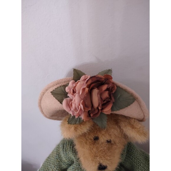 Boyds Bear Mrs. Thumbull 10" plush w/Green Sweater & Hat w/Flowers 1985-98 - Picture 2 of 8